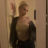 Glowing_Manny_Riah
