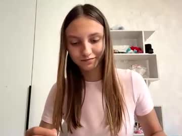 lynellegundelach - Live now on Chaturbate