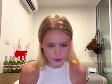 laraineprada - Live now on Chaturbate