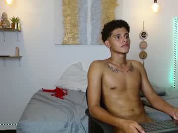 couple Sex Cam Shows with zoey_chris_xes