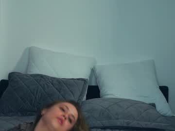 girl
        kendraedger cam image #5904620