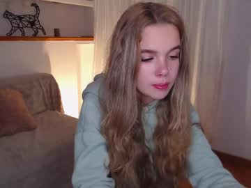 girl Sex Cam Shows with little_kittty_