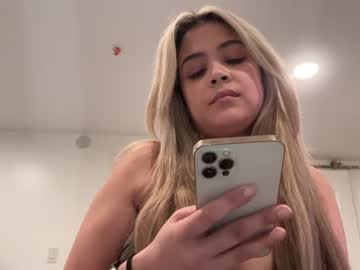 girl Sex Cam Shows with serenawilddd