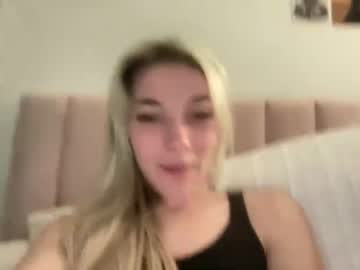 girl Sex Cam Shows with bee_my_passion