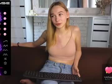 girl Sex Cam Shows with blondylilu