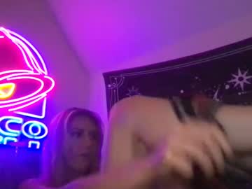 girl Sex Cam Shows with nikki_dreammm