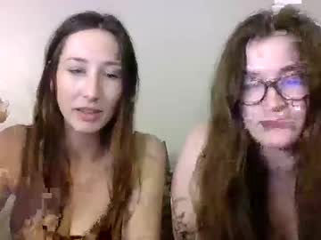 couple Sex Cam Shows with 2gorls1link