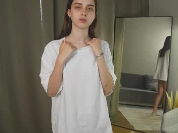 girl
        wandaalsbrook cam image #5907419