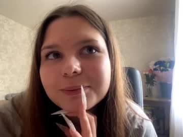 girl Sex Cam Shows with kitty_shy89