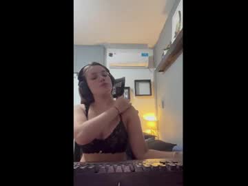 girl Sex Cam Shows with eemilyyyy19
