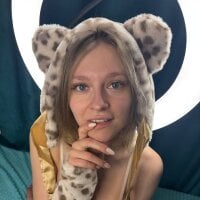 QueenieClagg - Live now on Stripchat