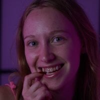 EarnestineGyllenband - Live now on Stripchat