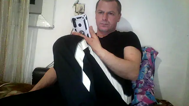 Ivan9iutt - Live now on Stripchat