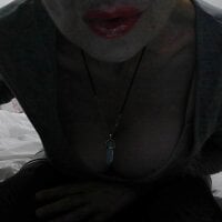 VeneRed - Live now on Stripchat