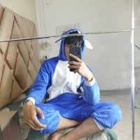 Estiv18_ - Live now on Stripchat