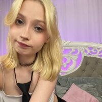 Fluffy_Cloude - Live now on Stripchat