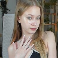 EveMundie - Live now on Stripchat