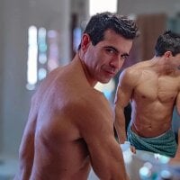 latinoo23bom - Live now on Stripchat