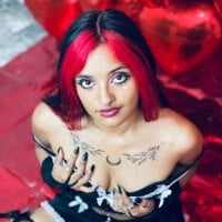 carolinerue - Live now on Stripchat