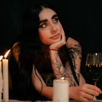 sharlot24 - Live now on Stripchat